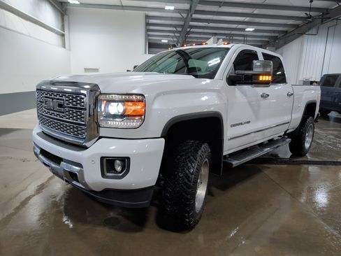 Used 2018 GMC Sierra 2500 Denali image 6