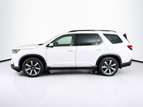 Used 2025 Honda Pilot Touring image 4