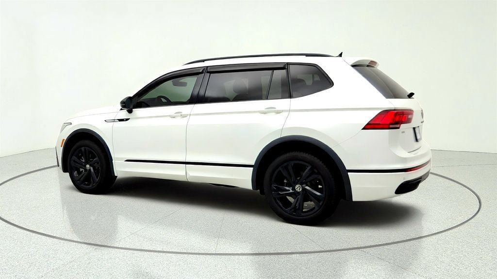 Used 2024 Volkswagen Tiguan SE R-Line AWD/4WD image 7