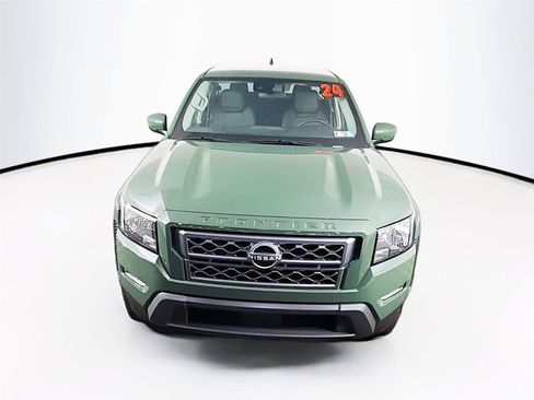 Used 2024 Nissan Frontier SV w/ SV Convenience Package AWD/4WD image 13
