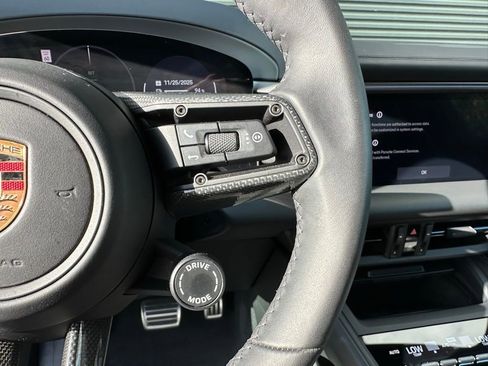 Used 2025 Porsche Macan Electric image 16