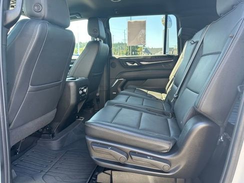 Used 2024 GMC Yukon XL Denali image 17