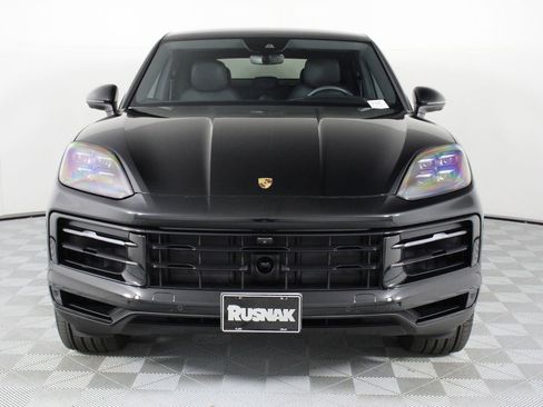 Certified 2025 Porsche Cayenne Coupe image 10