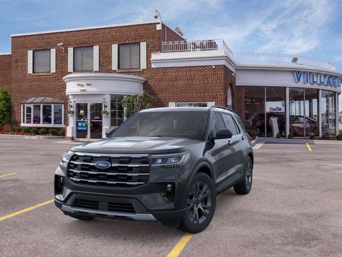 Used 2026 Ford Explorer Active w/ Active Comfort Package AWD/4WD image 2