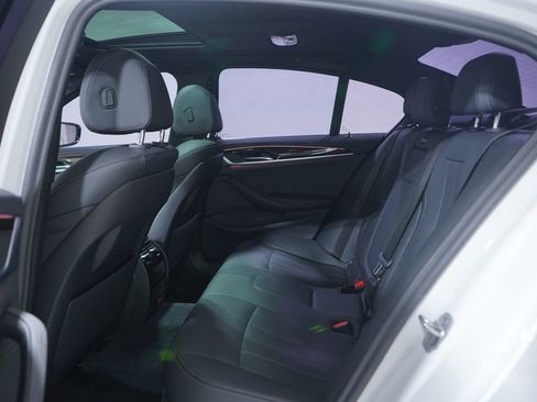 Used 2022 BMW 530i w/ Convenience Package image 9