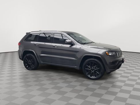 Used 2018 Jeep Grand Cherokee Altitude image 38
