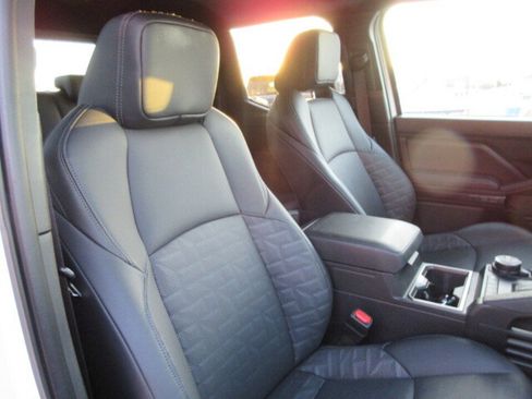 Used 2025 Toyota Tacoma TRD Off-Road image 35