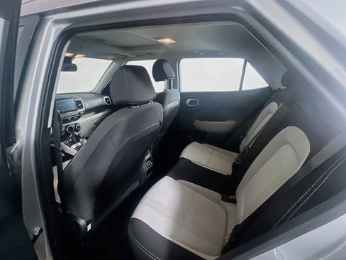 Used 2025 Hyundai Venue SEL FWD image 16