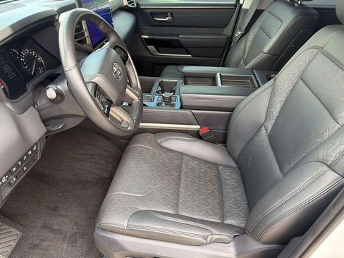 Used 2022 Toyota Tundra Limited w/ Power Package AWD/4WD image 5