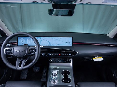 Used 2026 Genesis GV70 2.5T Select image 13