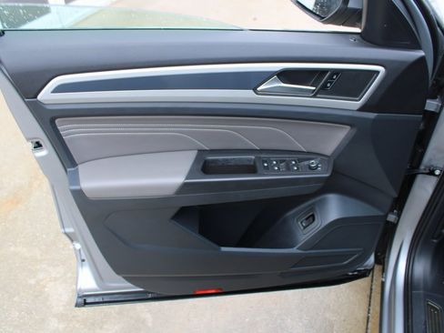 Certified 2022 Volkswagen Atlas SEL R-Line image 7