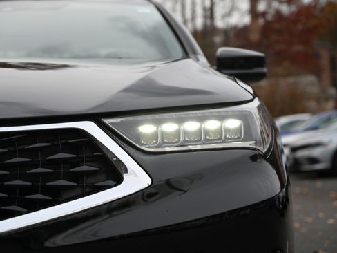 Used 2020 Acura TLX image 9