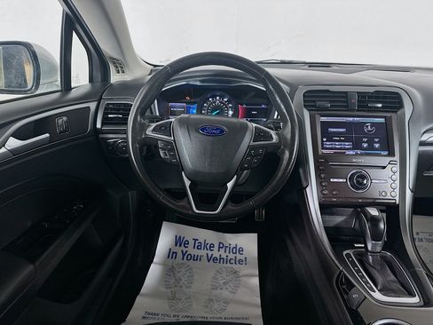 Used 2016 Ford Fusion Titanium FWD image 21