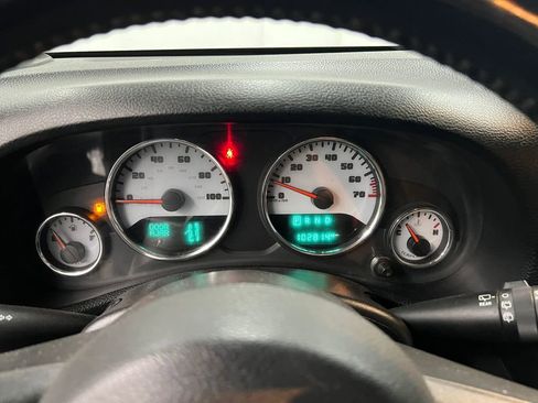 Used 2017 Jeep Wrangler Unlimited Sahara w/ Connectivity Group image 16