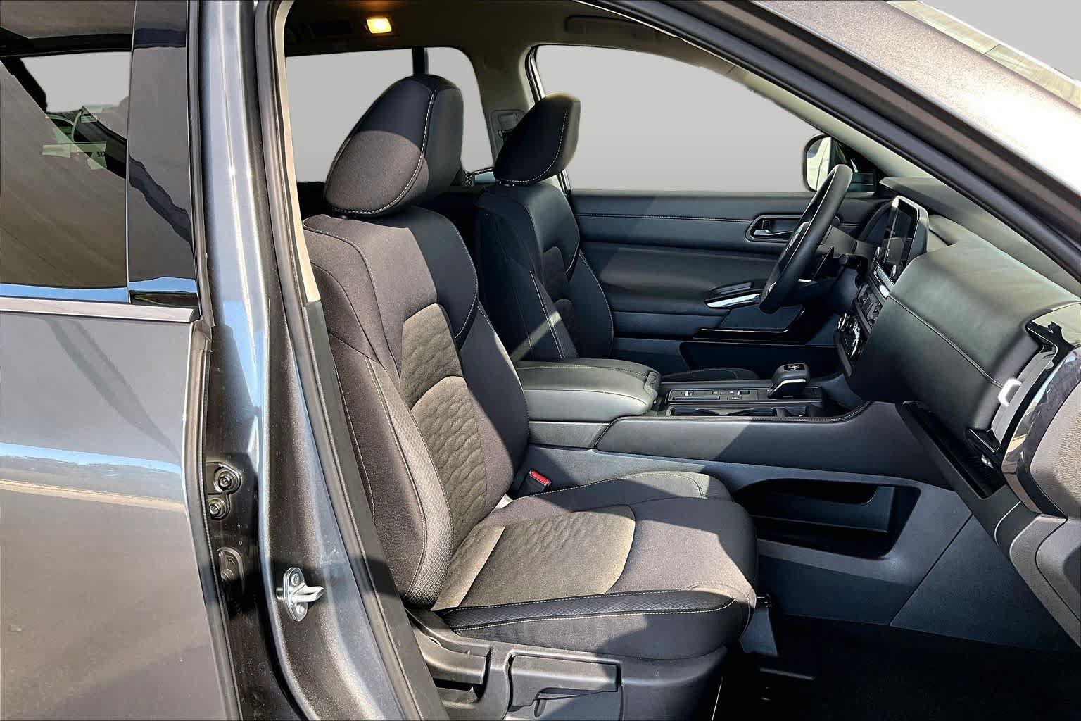 Certified 2025 Nissan Pathfinder S FWD image 9