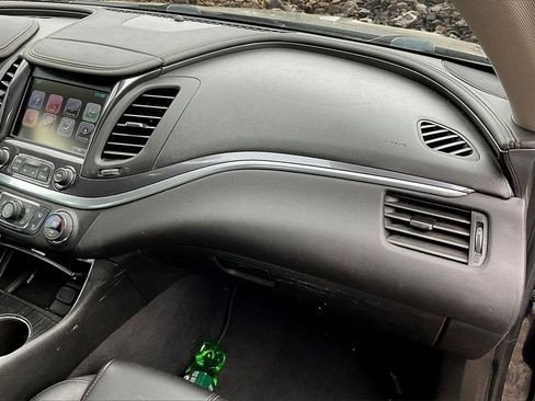 Used 2017 Chevrolet Impala LT w/ Convenience Package image 15