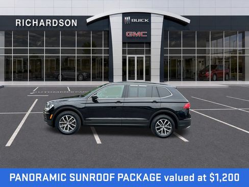 Used 2019 Volkswagen Tiguan SE w/ Panoramic Sunroof Package AWD/4WD image 2