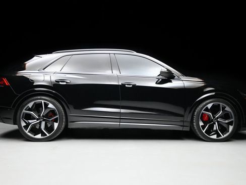 Used 2023 Audi RS Q8 w/ Black Optic Package image 2