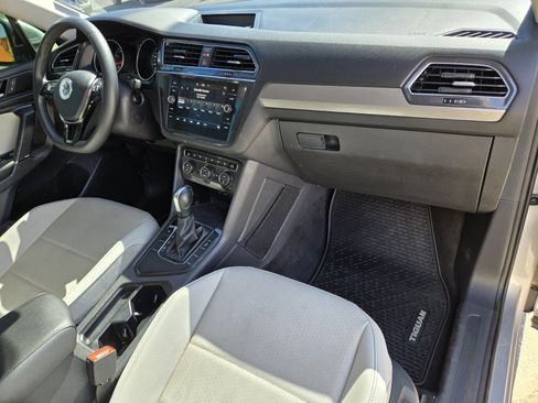 Used 2020 Volkswagen Tiguan SE image 14