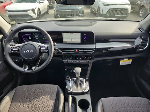 New 2026 Kia Seltos S image 17