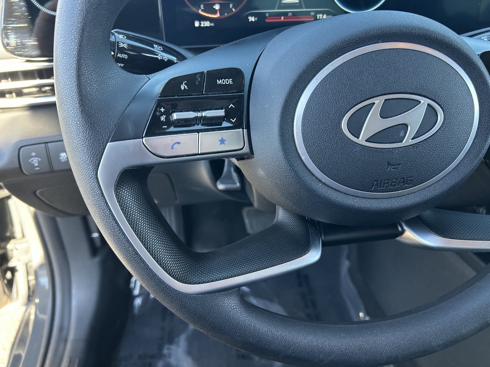 Used 2024 Hyundai Elantra SEL FWD image 26