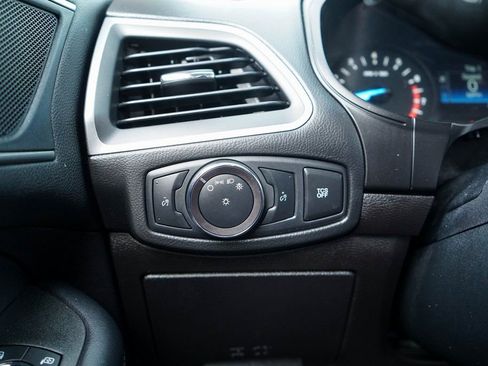 Used 2020 Ford Edge SE image 14