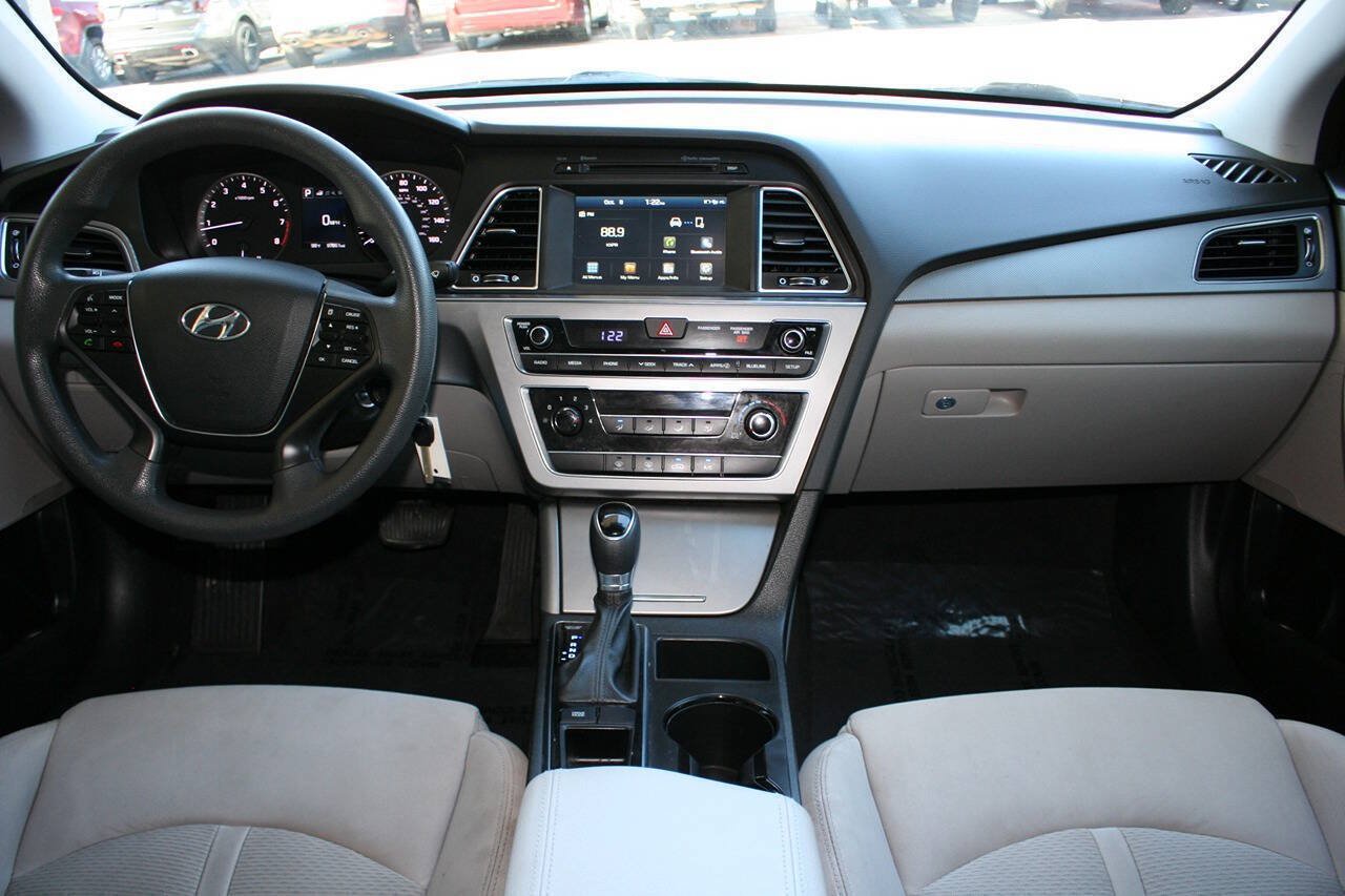 Used 2017 Hyundai Sonata SE FWD image 14