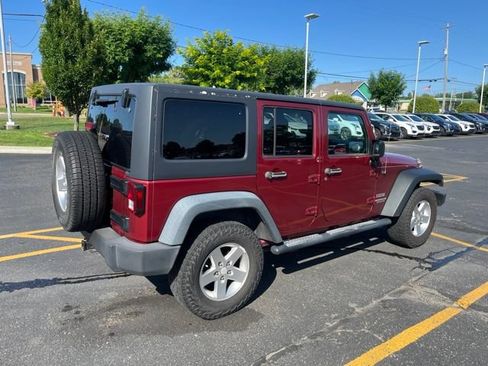 Used 2012 Jeep Wrangler Unlimited Sport AWD/4WD image 2
