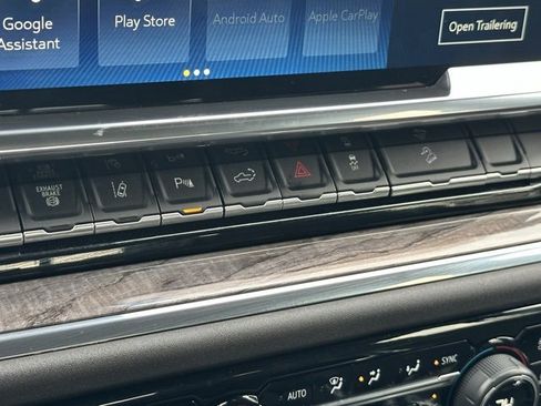 Used 2024 Chevrolet Silverado 2500 LTZ w/ LTZ Convenience Package image 20