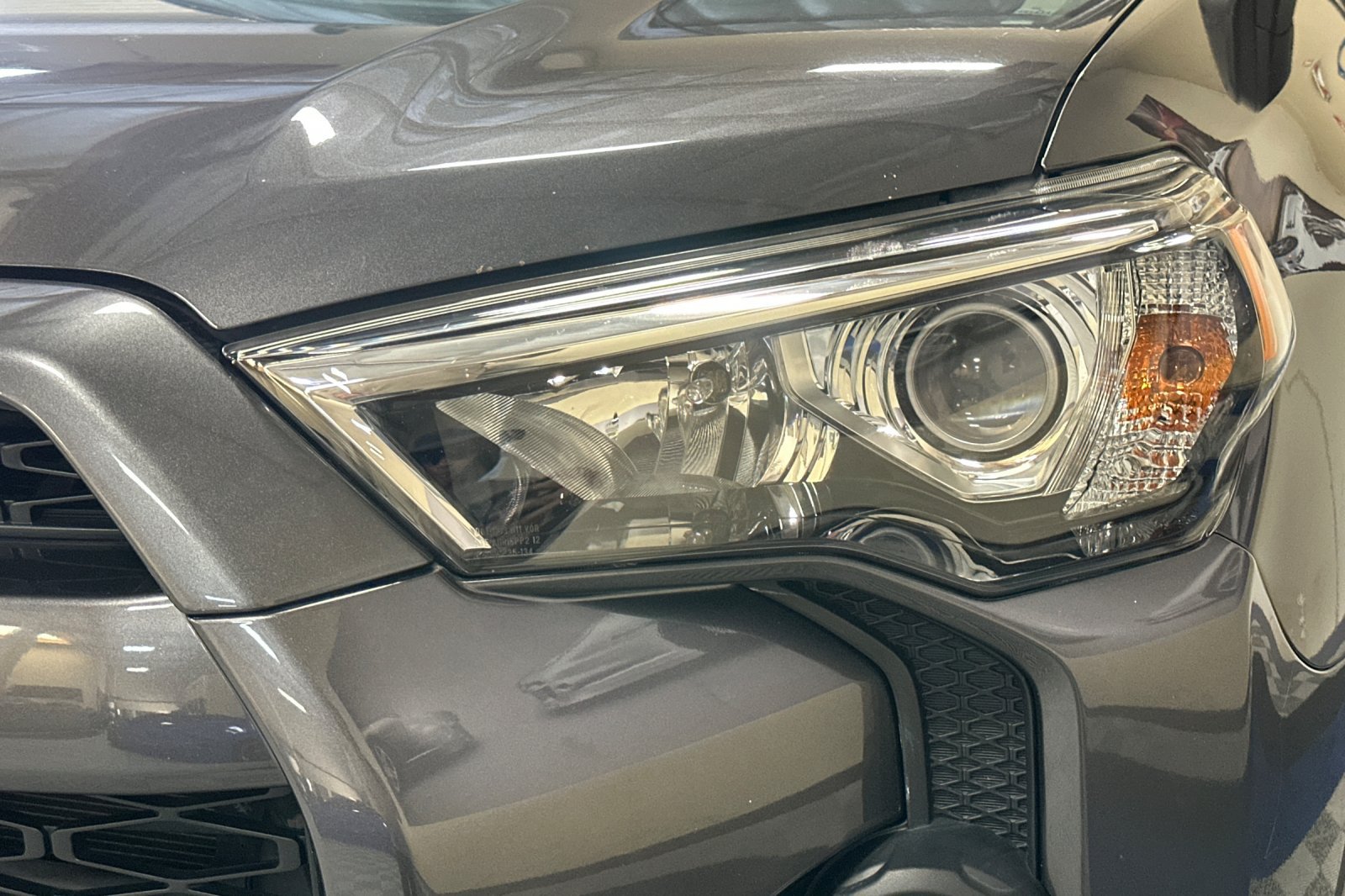 Used 2018 Toyota 4Runner SR5 AWD/4WD image 50