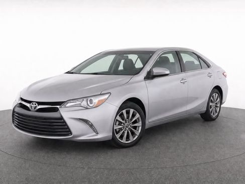 Used 2017 Toyota Camry XLE FWD image 8