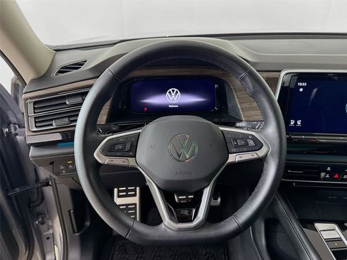 Used 2024 Volkswagen Atlas SEL Premium R-Line image 19