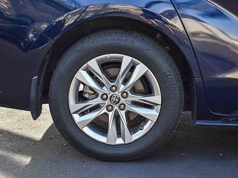 Used 2023 Toyota Sienna Limited image 10