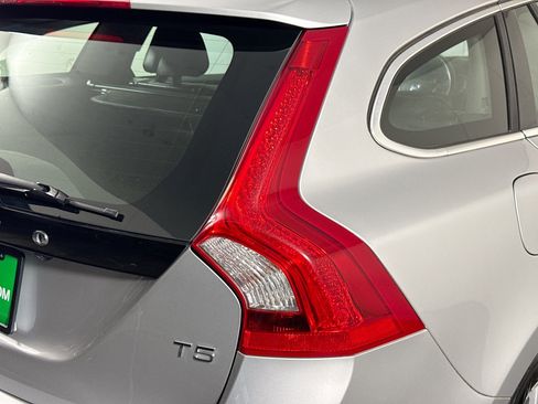 Used 2016 Volvo V60 T5 Platinum w/ Climate Package FWD image 34