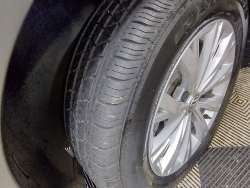 Used 2020 Volkswagen Tiguan S image 7