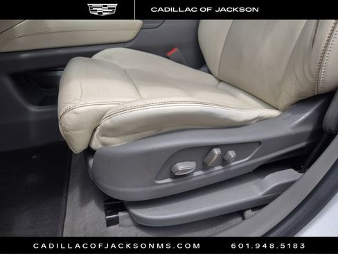 Used 2017 Cadillac XT5 Premium Luxury w/ Driver Assist Package FWD image 9