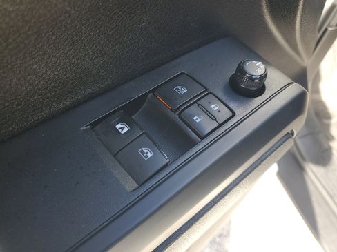 Used 2022 Toyota Tacoma SR image 9