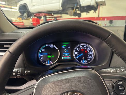 Certified 2021 Toyota RAV4 XLE w/ Convenience Package AWD/4WD image 10