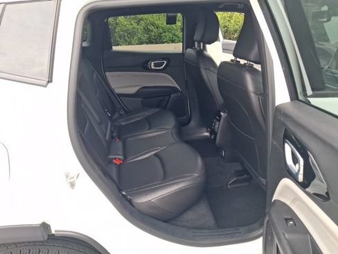 Used 2025 Jeep Compass Limited AWD/4WD image 32