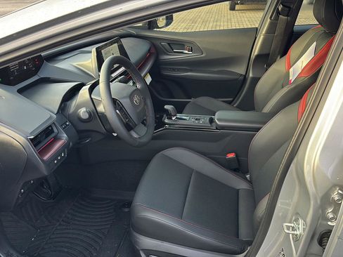 New 2025 Toyota Prius Plug-In Hybrid image 8