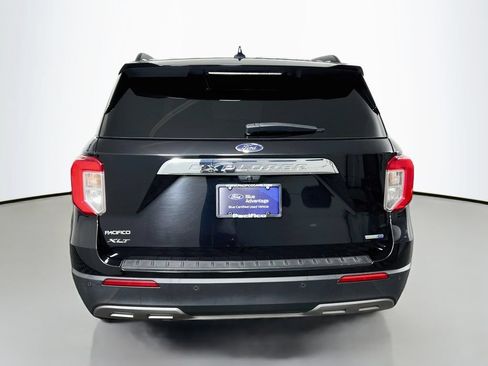 Used 2020 Ford Explorer XLT w/ Equipment Group 202A AWD/4WD image 8