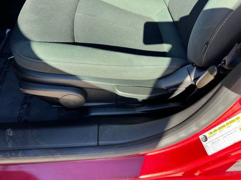 Used 2011 Chevrolet Cruze LT image 17