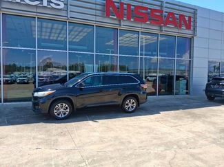 Used 2015 Toyota Highlander XLE FWD video 2