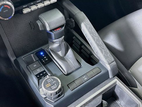 Used 2025 Toyota Tacoma TRD Off-Road AWD/4WD image 10