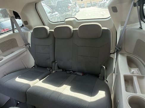 Used 2010 Chrysler Town & Country Touring image 23