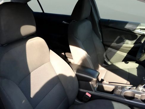 Used 2017 Chevrolet Cruze LT FWD image 16