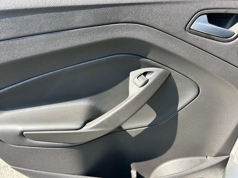 Certified 2019 Ford Escape Titanium AWD/4WD image 17