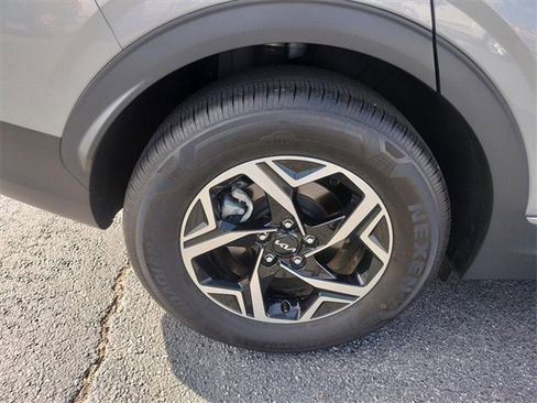 Used 2023 Kia Sportage LX image 11