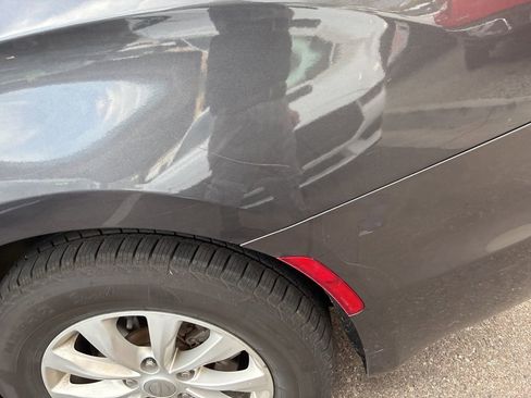 Used 2017 Chrysler Pacifica Touring-L image 22