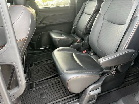 Used 2022 Toyota Sienna XSE image 13